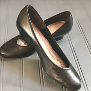 Women's Body Shoe by Hushpuppies Size 4